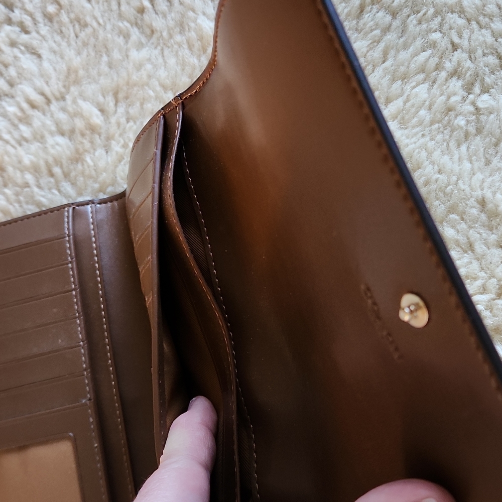 NWOT Coach Signature Tri-fold Long Leather Wallet π©Άπ€π - Picture 11 of 15